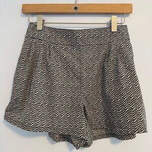 American Eagle Outfitters Women’s Black & White Zig Zag Soft Shorts Medium